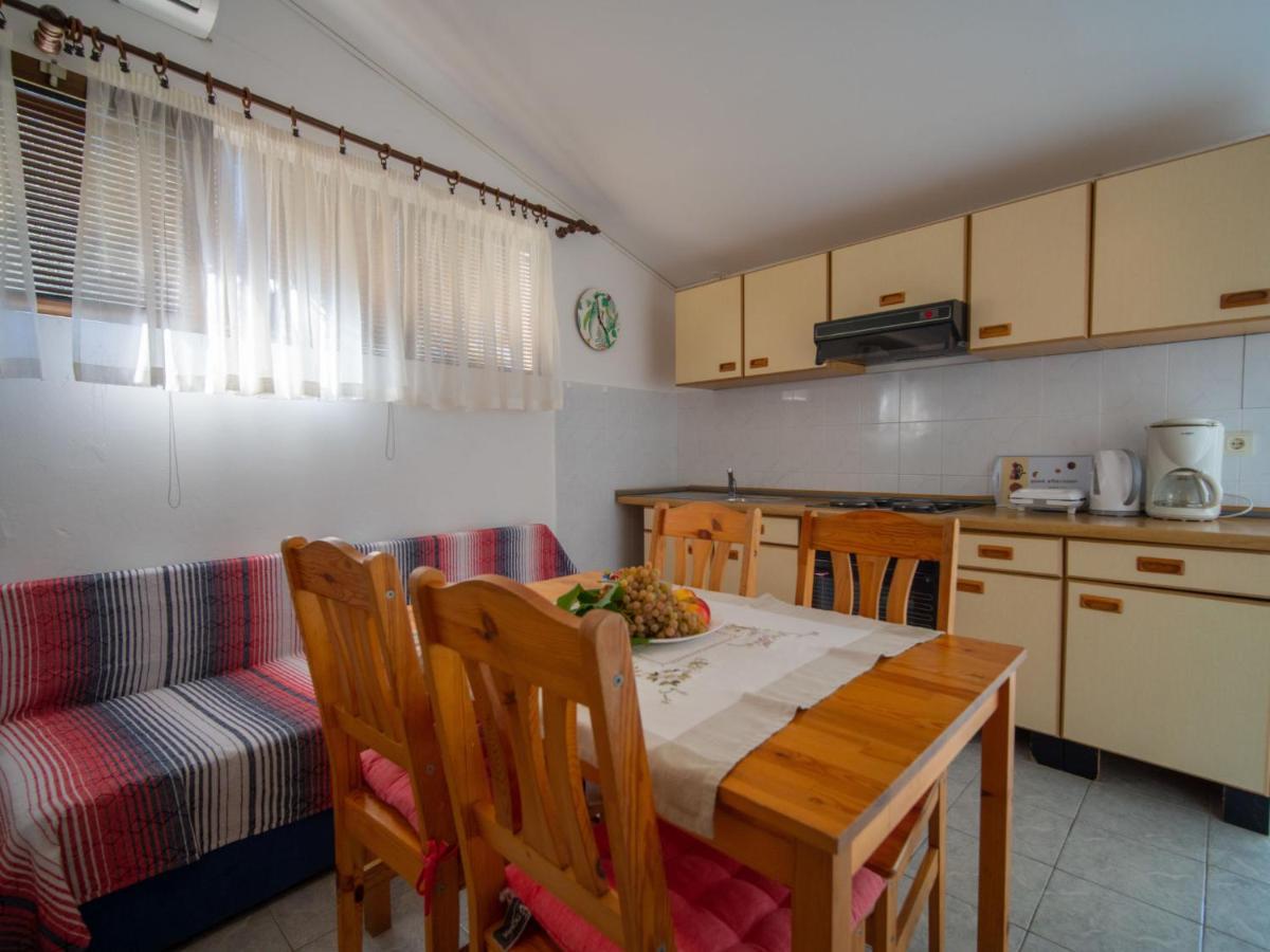 Ivka - Apt-3 By Interhome *